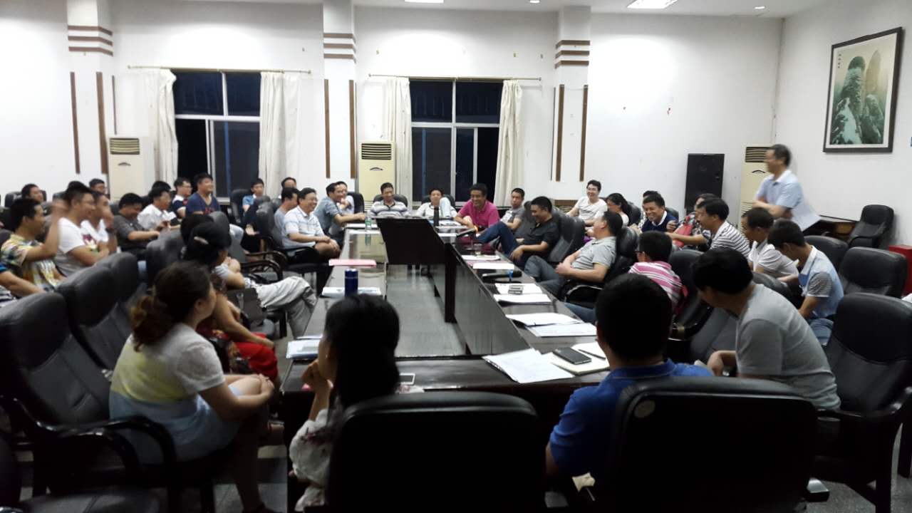 全體業務人員就如何提升教育服務質量等議題熱烈討論